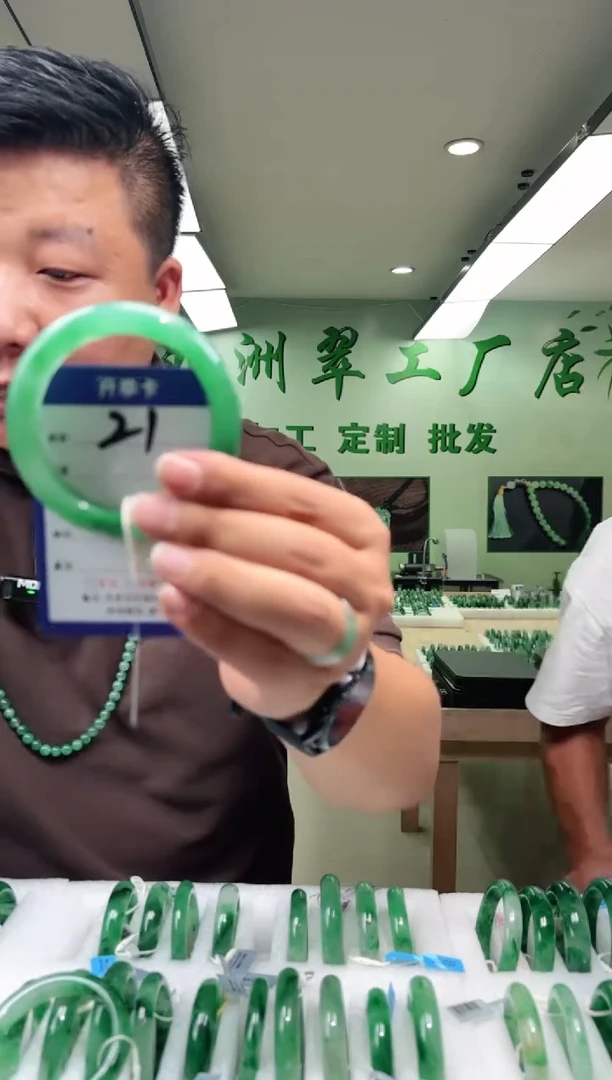 未镶嵌手镯石英质玉59