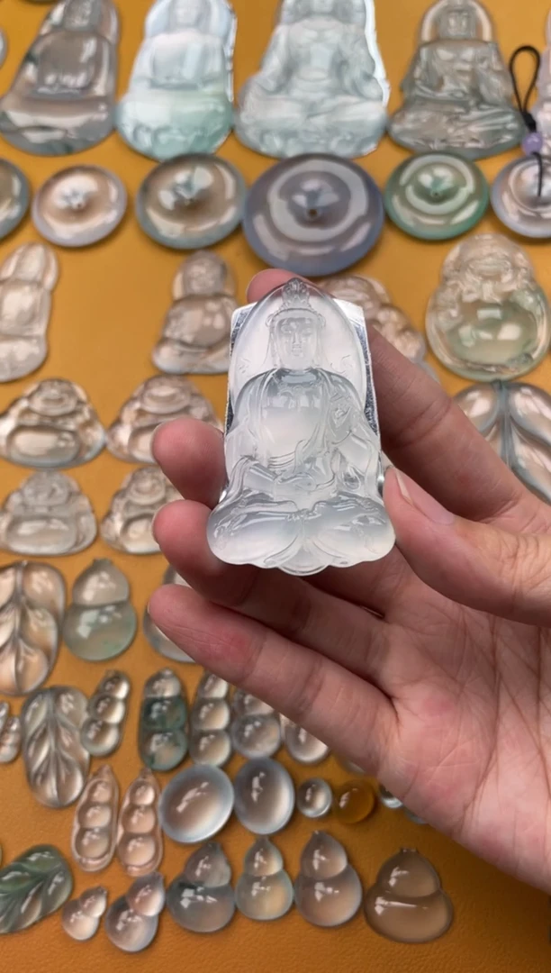 翡翠未镶嵌吊坠(不含链)观音 53 32.3 5.4