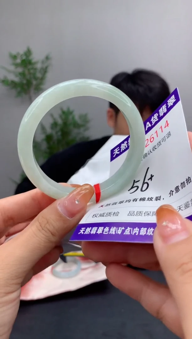 未镶嵌手镯翡翠有纹，完美者勿拍
