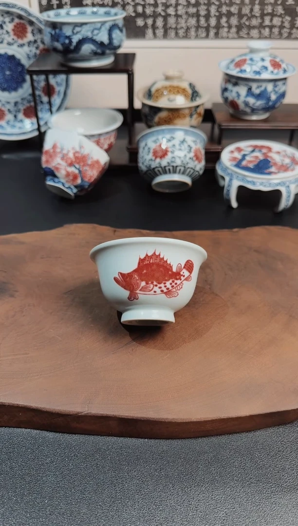 酒****生釉里红鳜鱼压手杯