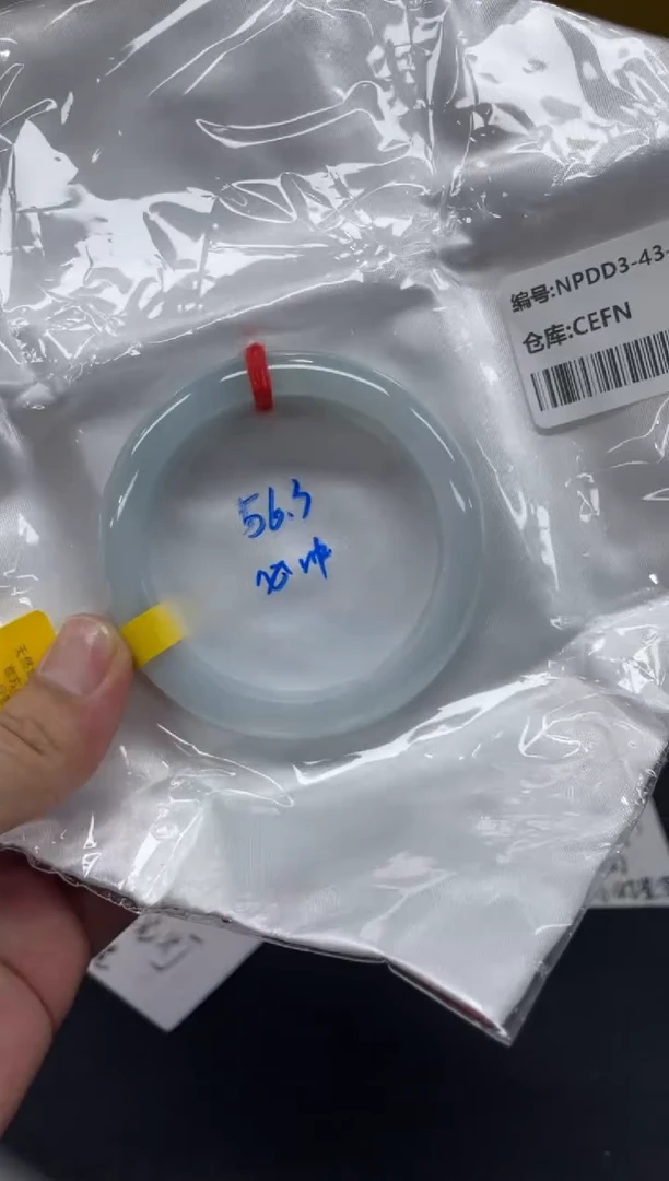 翡翠手镯未镶嵌翡翠手镯