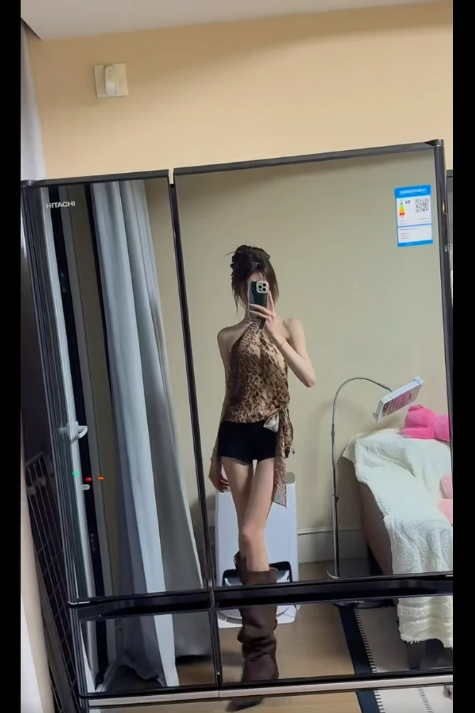 方圆同款2025新款性感辣妹气质豹纹挂脖上衣配搭高腰显瘦短裤套装