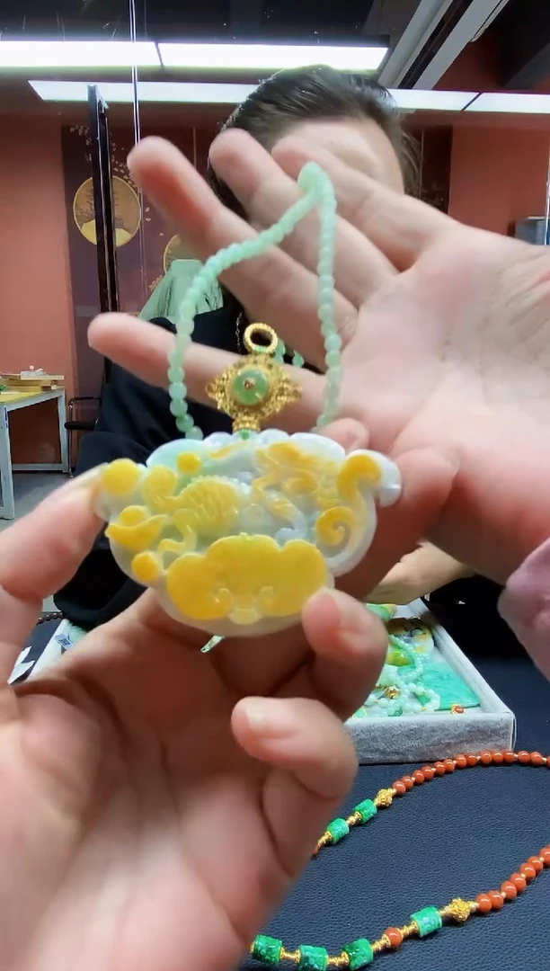 颈饰未镶嵌翡翠吊坠