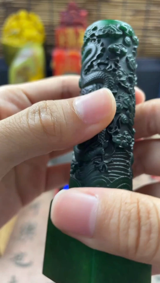 寿山石印石绝绿盘龙柱把酒临风