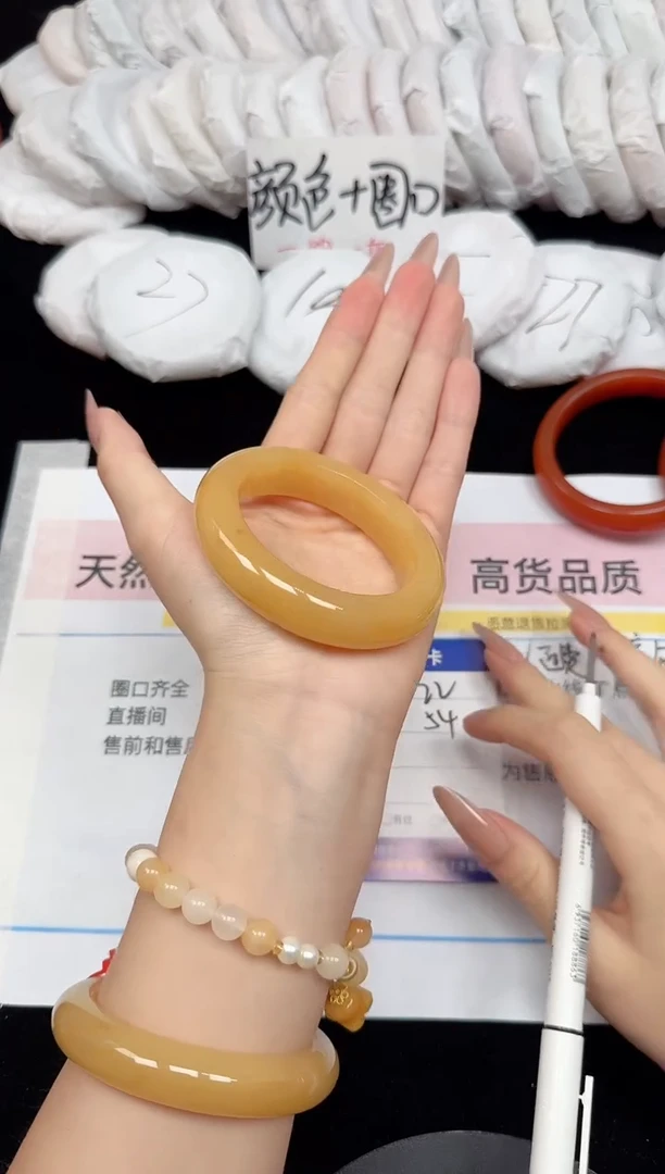 未镶嵌手镯石英质玉22/54