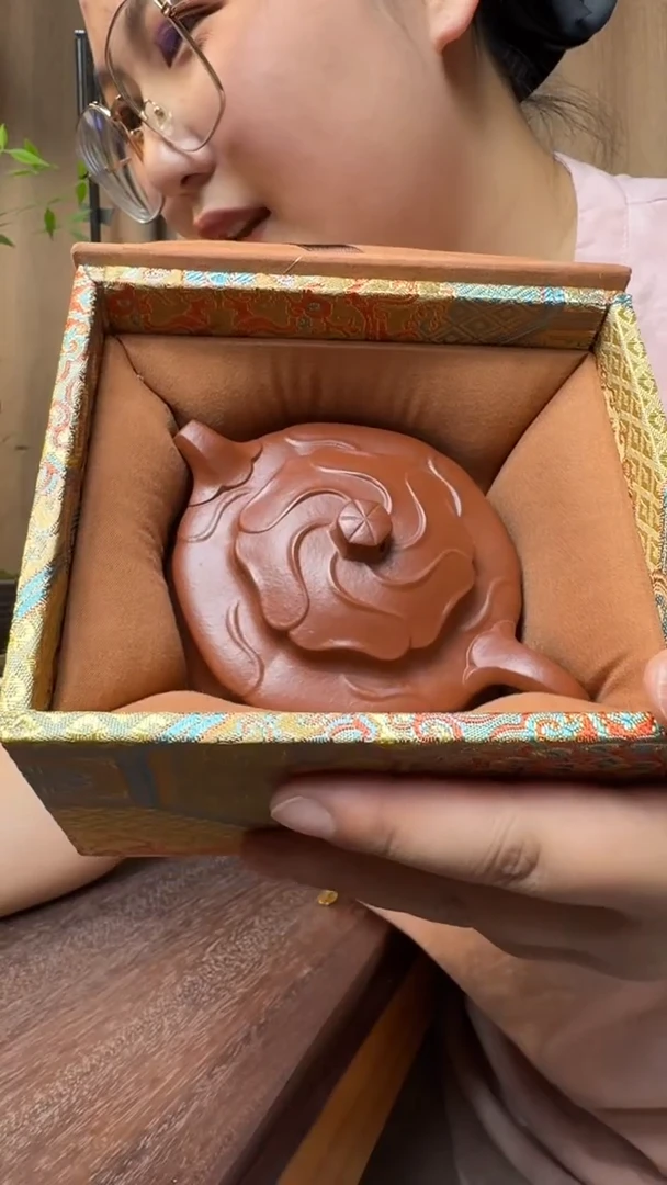 小煤窑生砂朱泥-风卷葵壶（筋纹器-半手精工制作）150CC