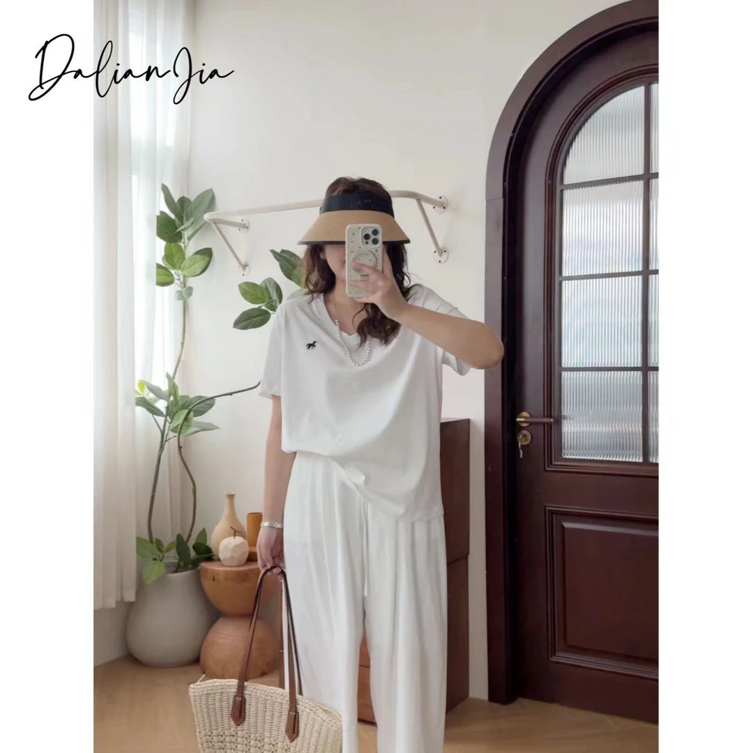 【童话小镇】小刺绣V领宽松T恤舒适时尚休闲百搭简约纯