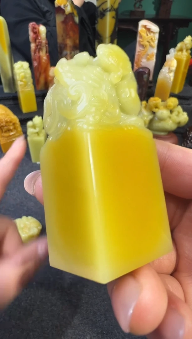 【闪购商品】青田石菜花黄凤钮