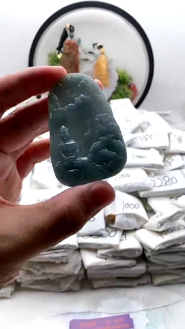 颈饰未镶嵌翡翠大日如来