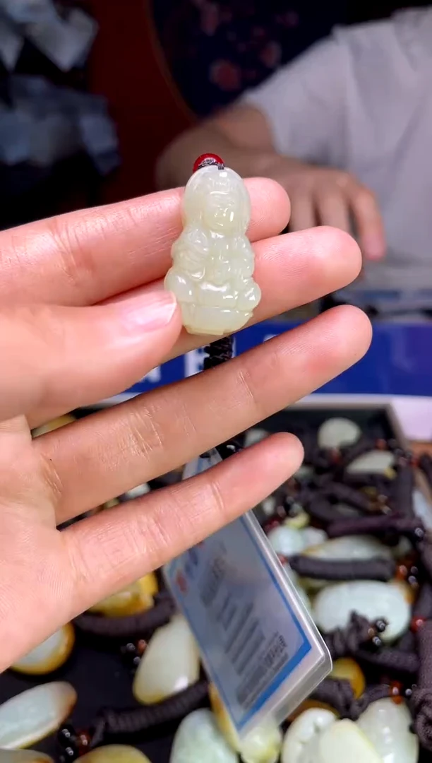和田玉未镶嵌颈饰1
