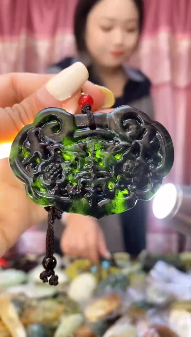 未镶嵌岫玉吊坠