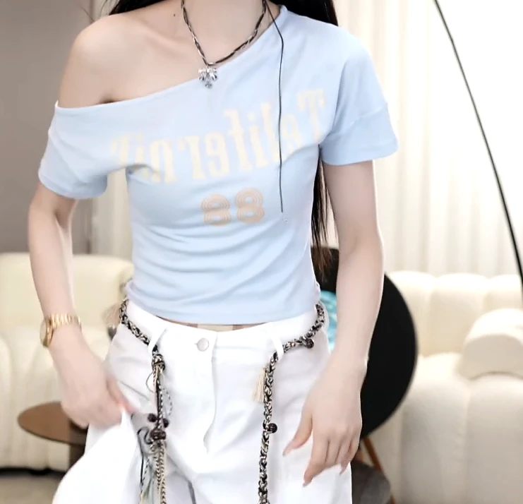 【香肩陷阱】字母印花斜肩短袖t恤女甜美风