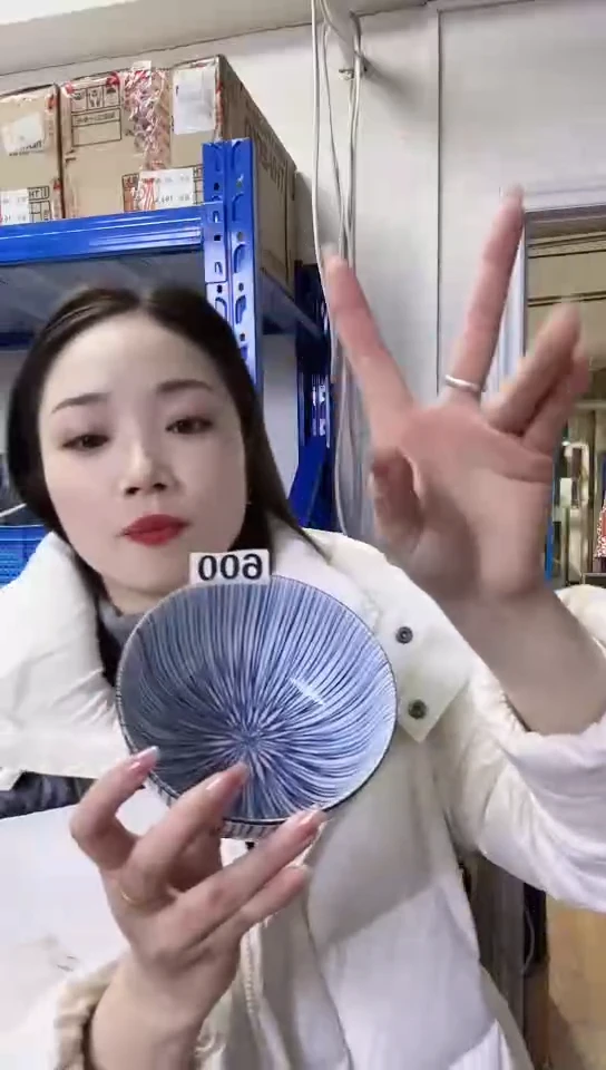 【闪购商品】瓷片日本进口瓷器细十草13cm胖碗600