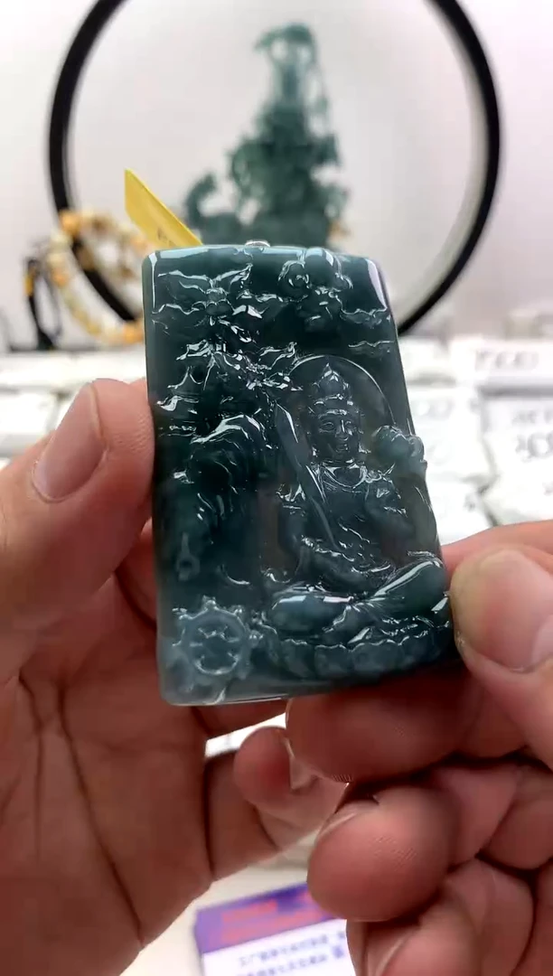 翡翠未镶嵌颈饰虚空