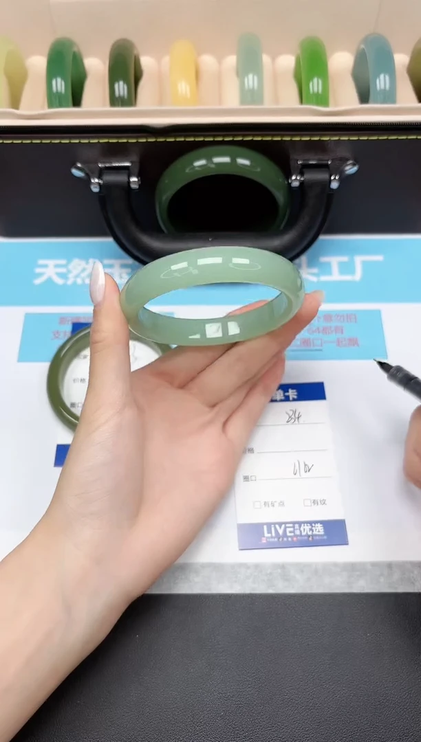 未镶嵌手镯石英质玉234/6162