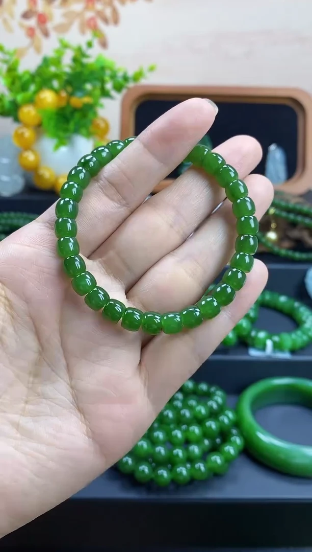 手串未镶嵌和田玉（碧玉）菠菜绿老型直切手串