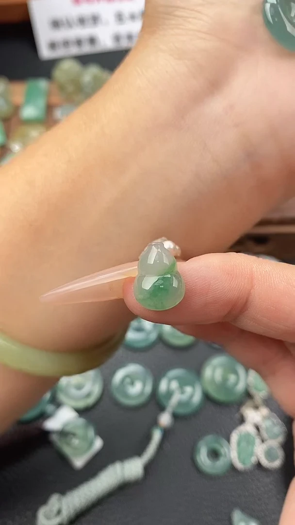颈饰未镶嵌翡翠葫芦