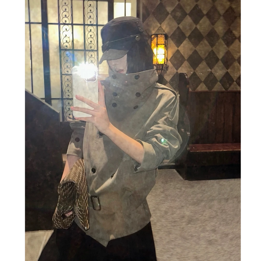 早秋设计感立领短款风衣女双排扣复古宽松百搭外套  82063