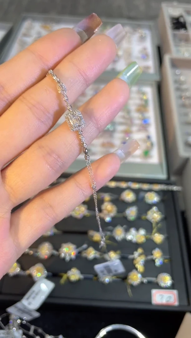 18K金镶嵌手链钻石手链