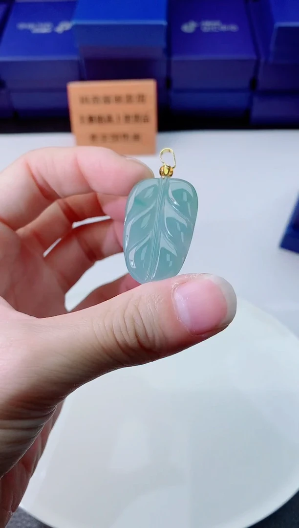 翡翠未镶嵌颈饰1