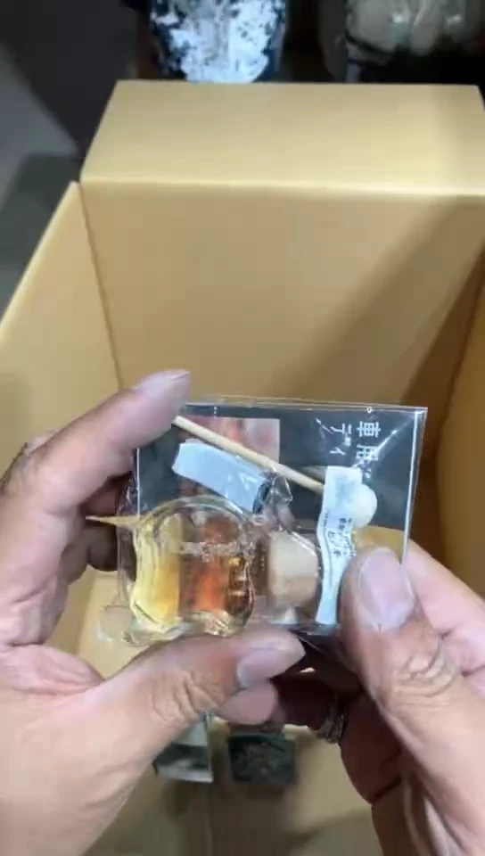8新中古商品，瑕疵品，不保好坏。369