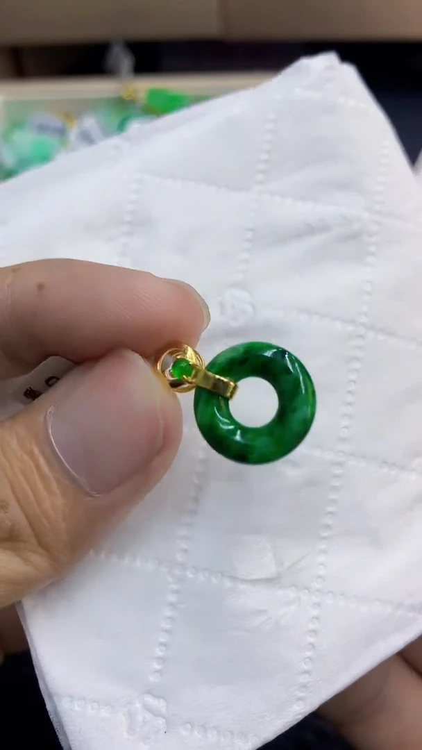 翡翠未镶嵌颈饰             1