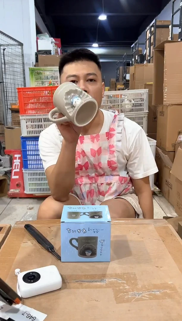 瓷片蓝色原盒小八山洞水杯