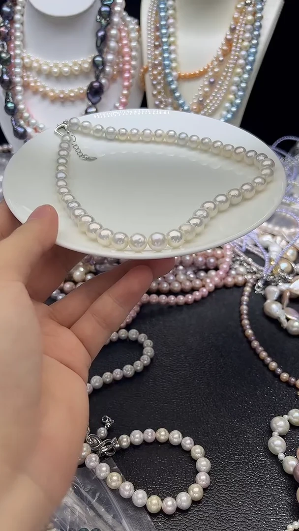 淡水珍珠未镶嵌颈饰的人