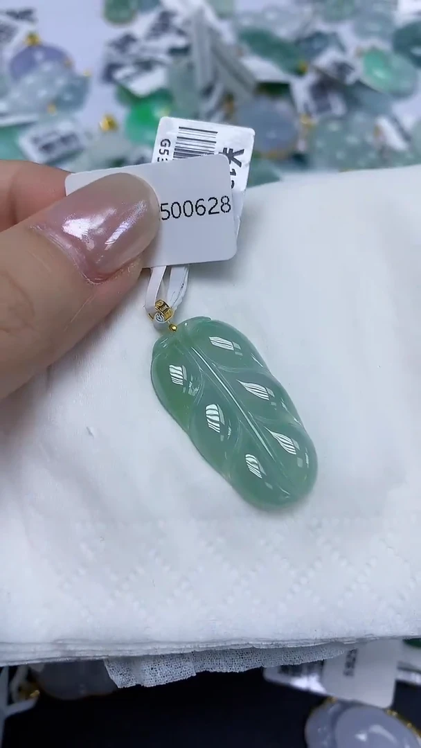 翡翠18K金镶嵌颈饰天然缅甸翡翠A货