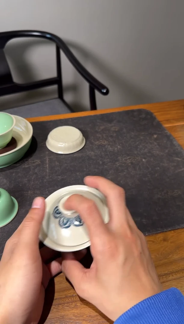 ?****?南山云泊 定白 青花如意纹云裳盖碗