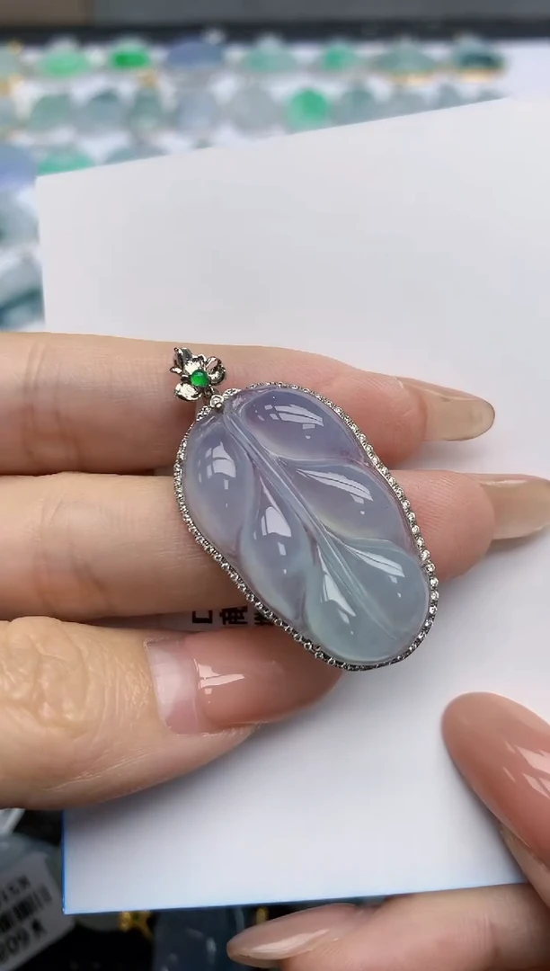 【闪购商品】翡翠挂件18K金镶嵌天然翡翠A货