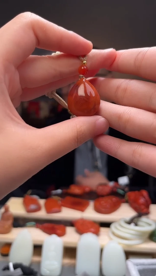 颈饰未镶嵌南红玛瑙吊坠