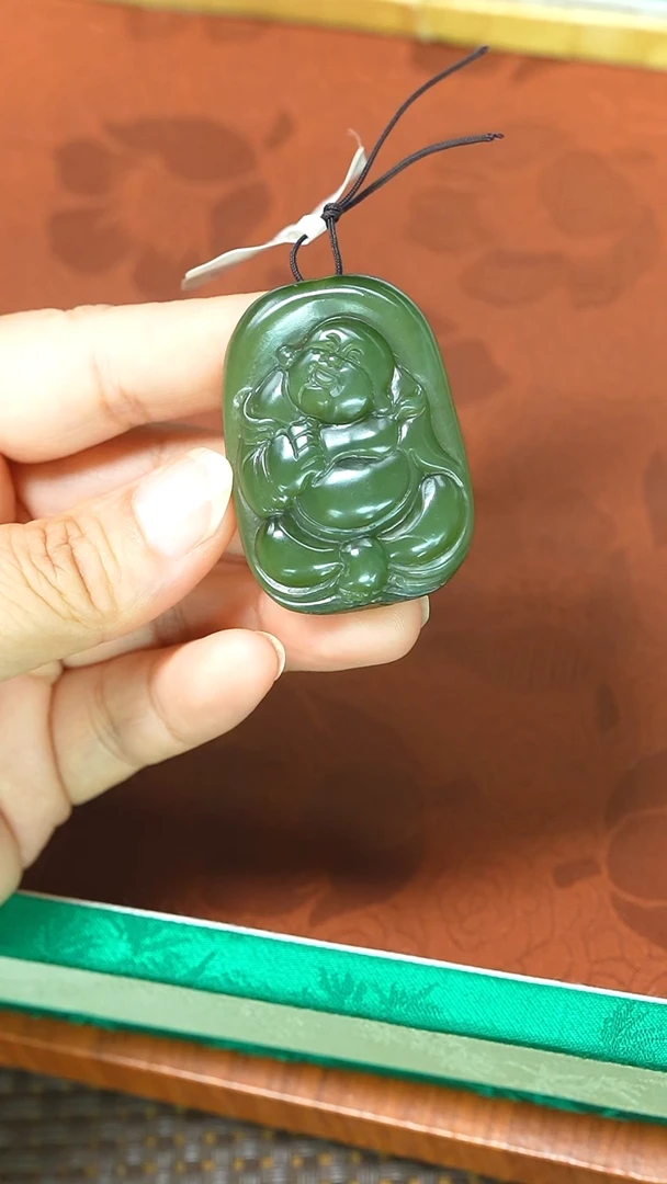 和田玉未镶嵌颈饰佛公
