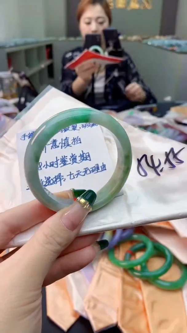翡翠手镯未镶嵌0835465409