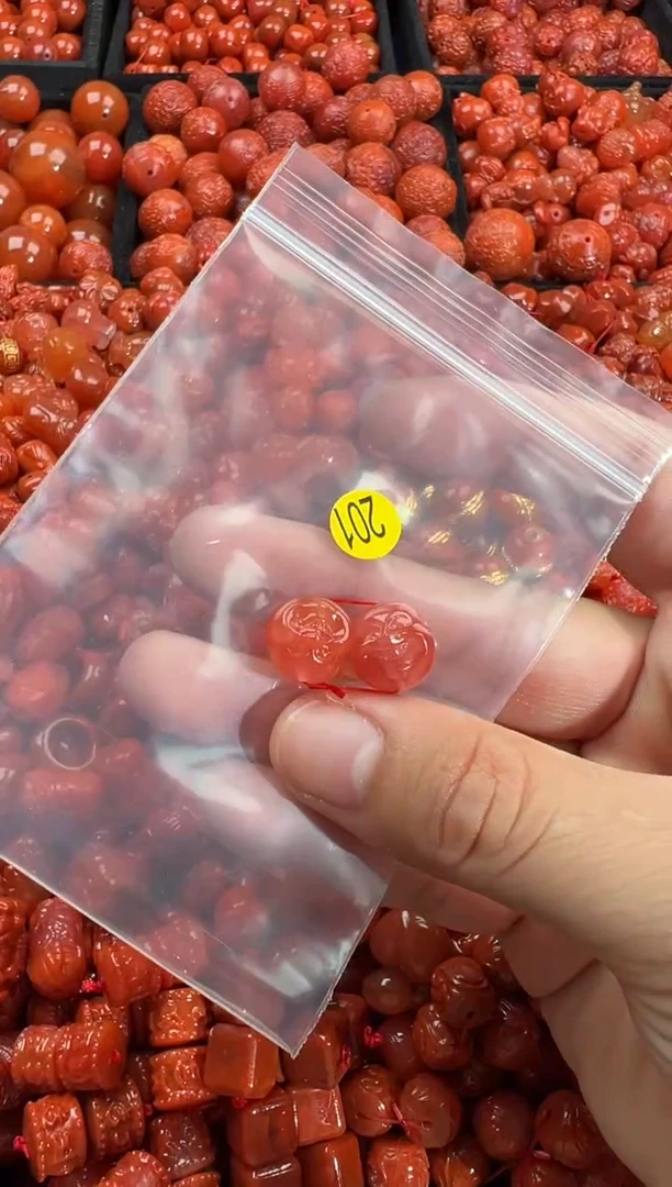 南红玛瑙未镶嵌颈饰1