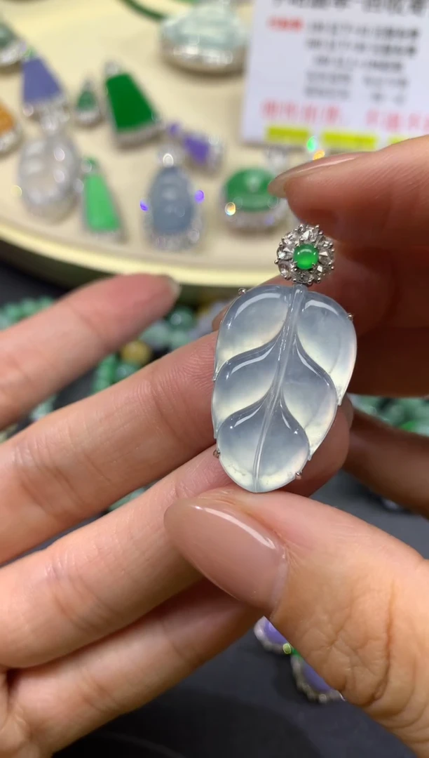 【闪购商品】翡翠吊坠(不含链)18K金镶嵌43