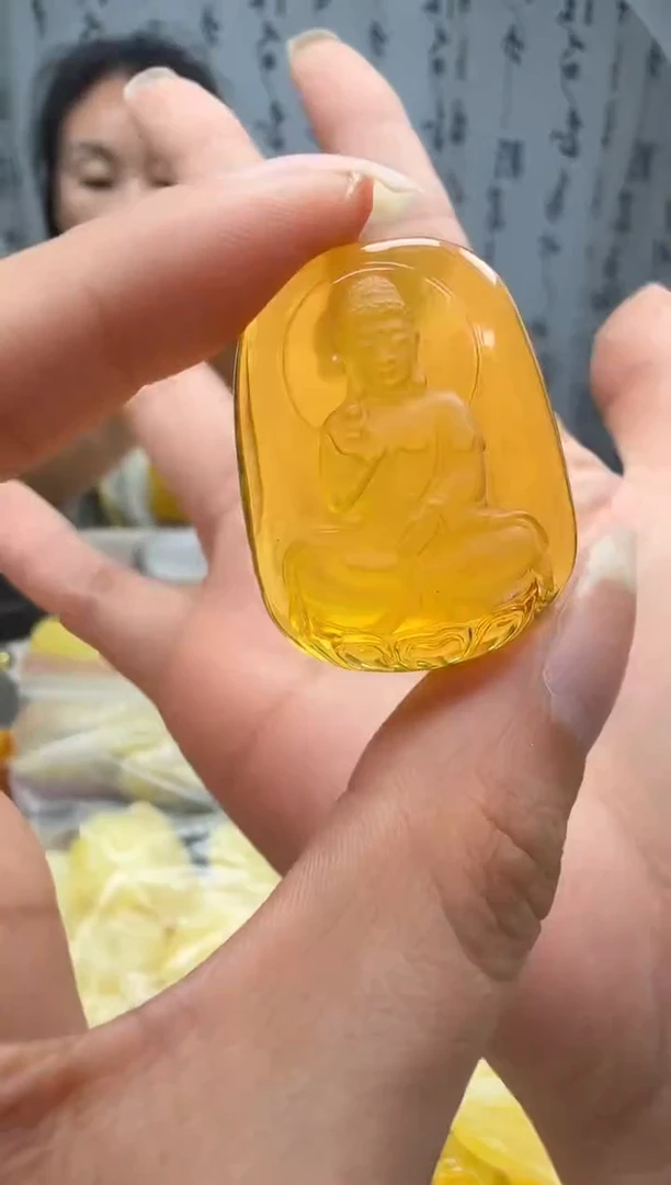 未镶嵌琥珀裸石 如图