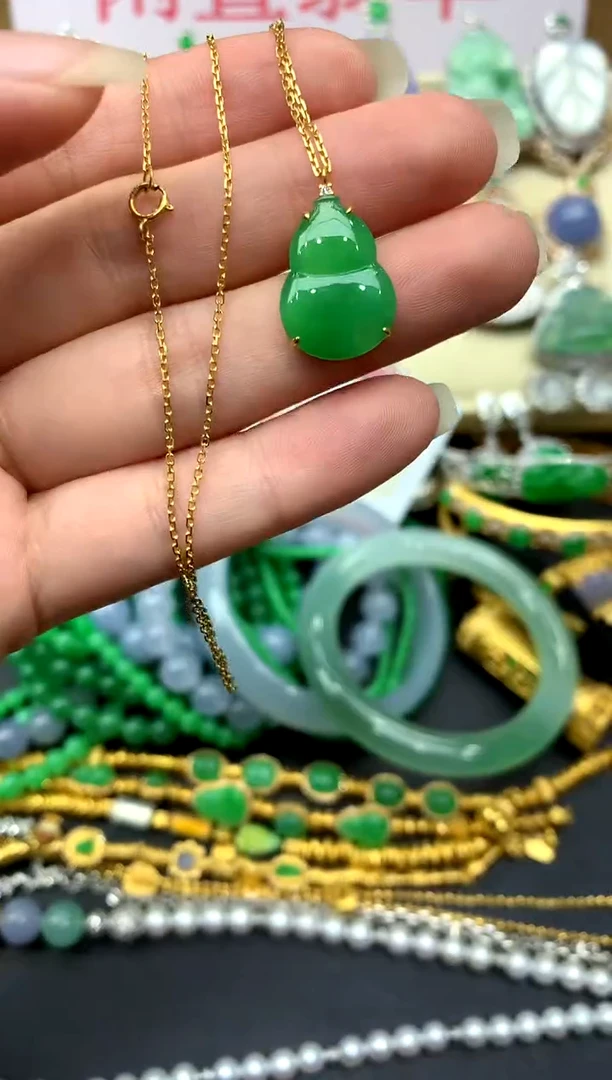 颈饰18K金镶嵌翡翠304 -中国好珍宝
