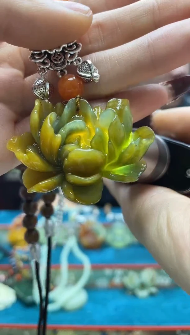 未镶嵌岫玉颈饰·