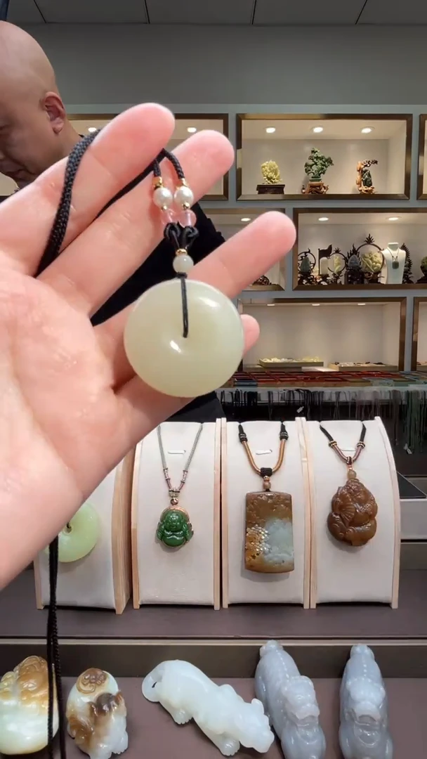 颈饰未镶嵌和田玉苏