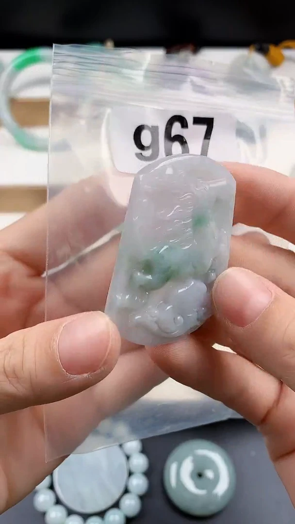 颈饰未镶嵌翡翠天然翡翠吊坠挂件