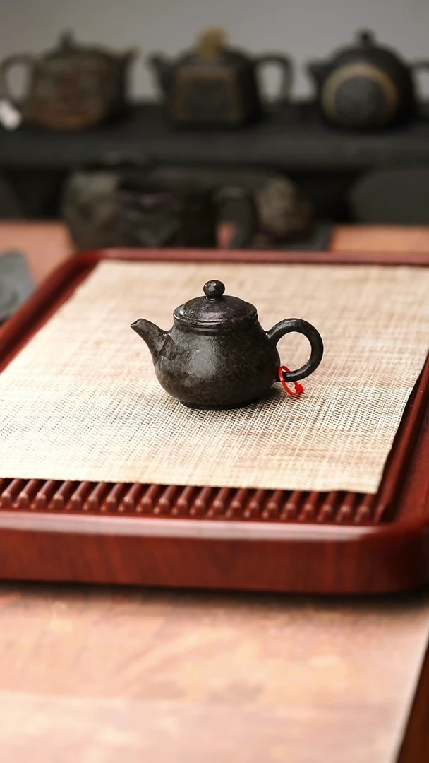 归玉堂冰碛岩重工雕刻豹纹小潘壶120cc