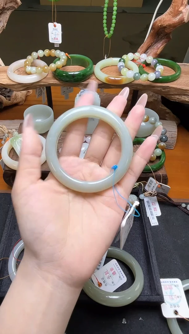 未镶嵌手镯和田玉且末青白 56+圈 9010838