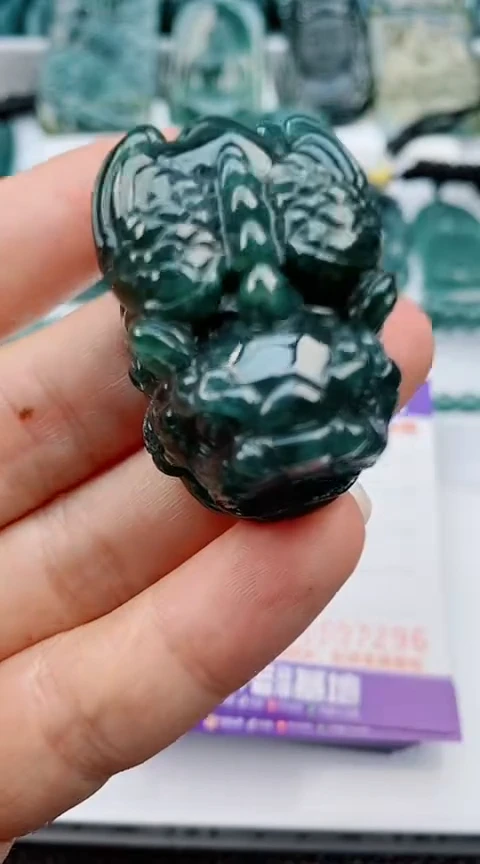 翡翠未镶嵌颈饰