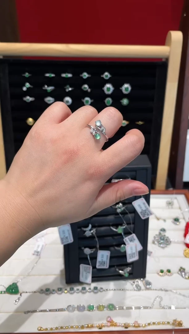 颈饰银S925镶嵌翡翠交错蛋面戒指