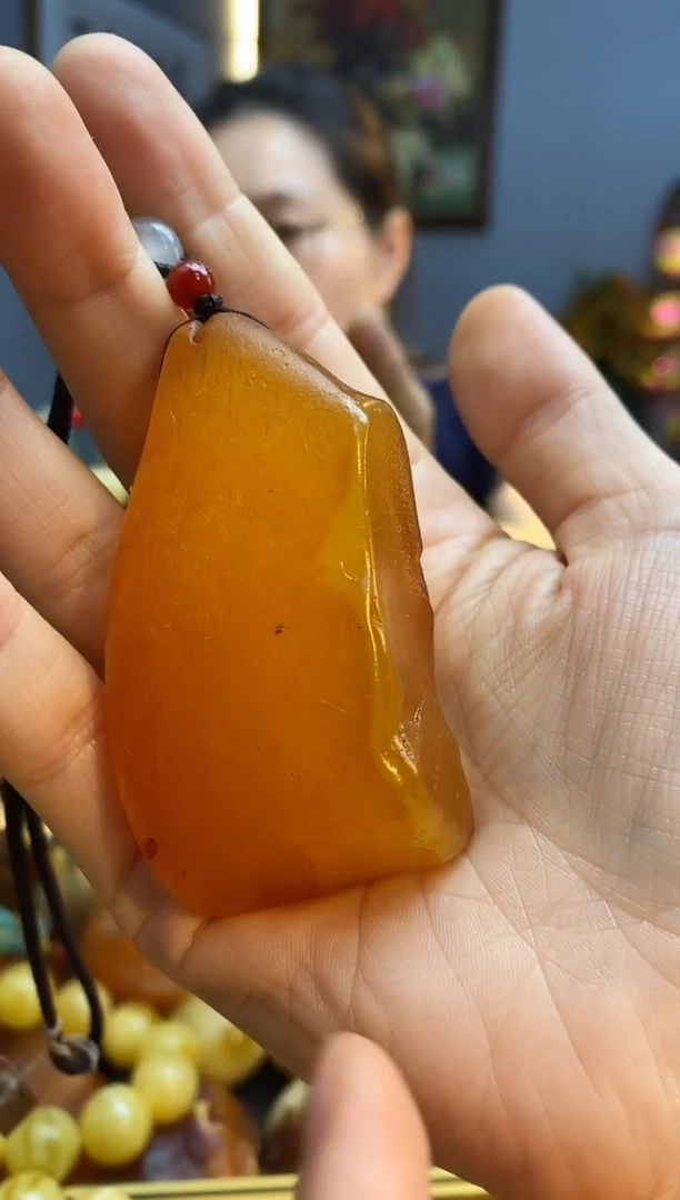 未镶嵌颈饰琥珀吊坠