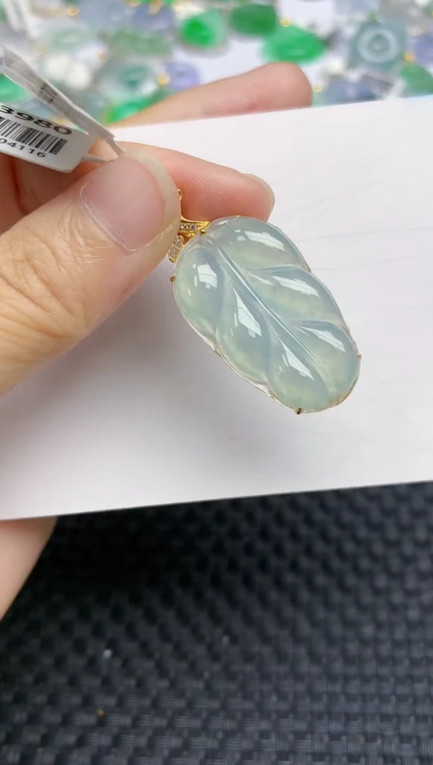 翡翠18K金镶嵌颈饰天然A货翡翠