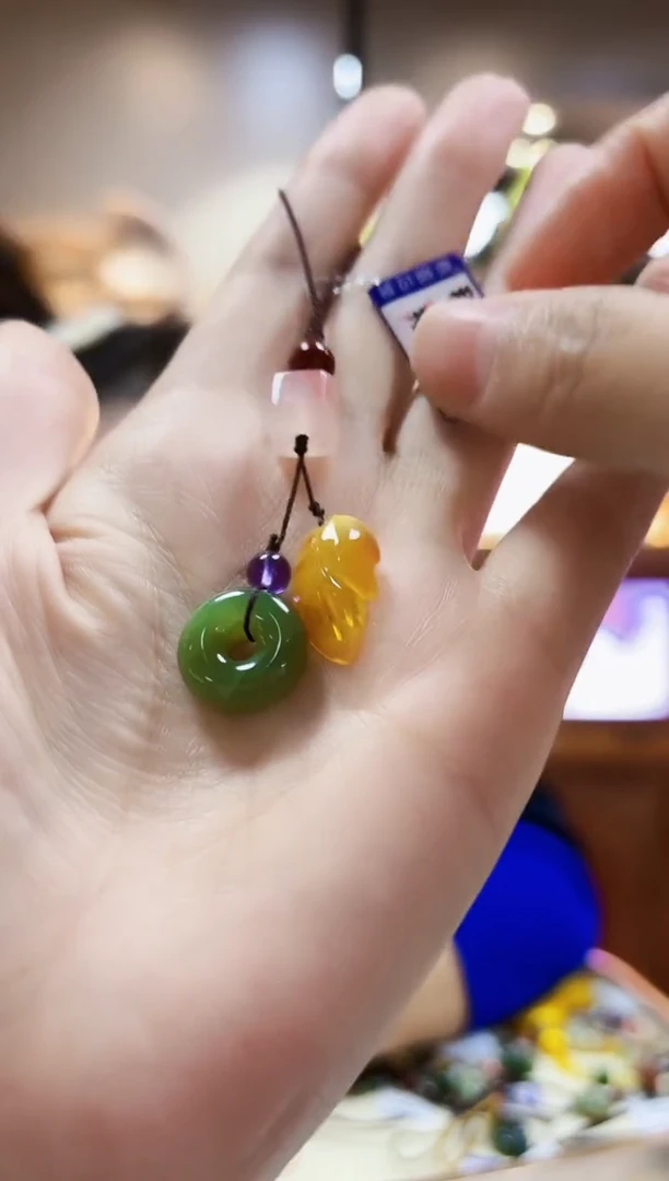 颈饰未镶嵌和田玉挂件