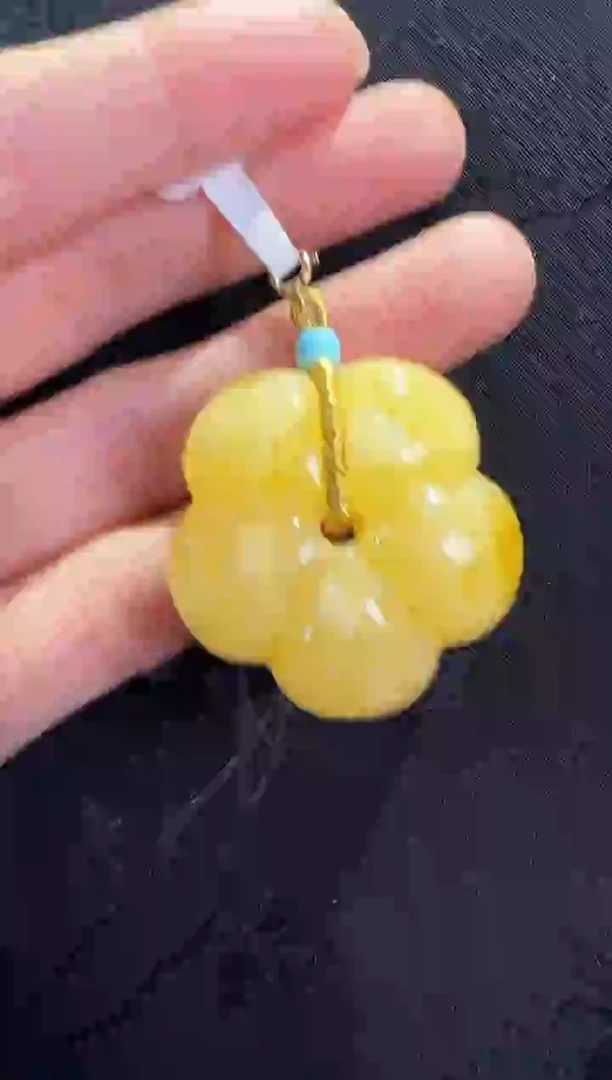 蜜蜡颈饰18K金镶嵌花花吊坠