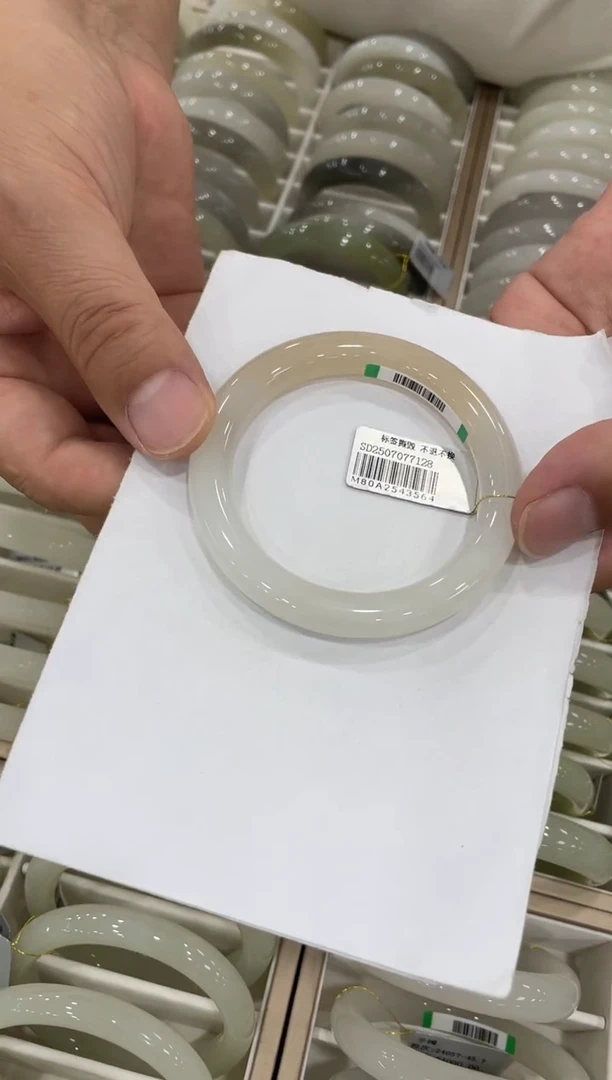 未镶嵌手镯和田玉56圈口 3564